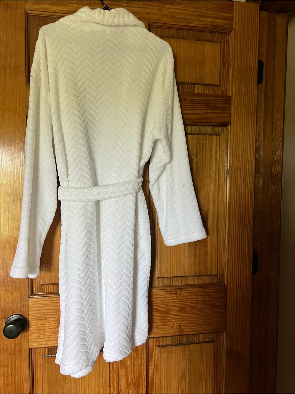 Hotel Spa Collection Plush White Shawl Collar Robe with Tie Waist ❤️ - Picture 5 of 7